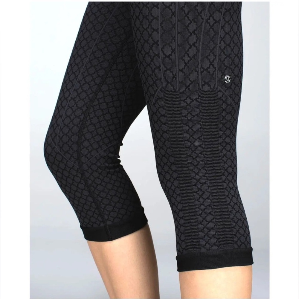 Lululemon In The Flow Crop II Black and Grey Ruched Leggings Size 4